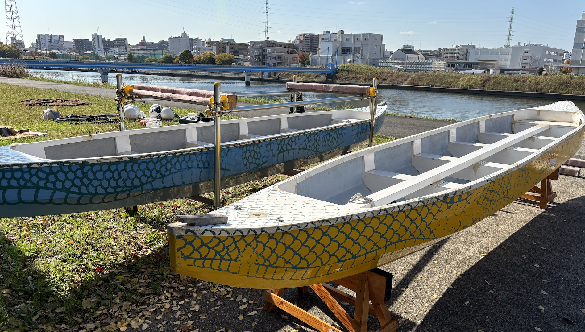 チームのドラゴンボートの写真